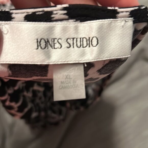 XL Jones Studio Sleeveless Blouse - Picture 4 of 4